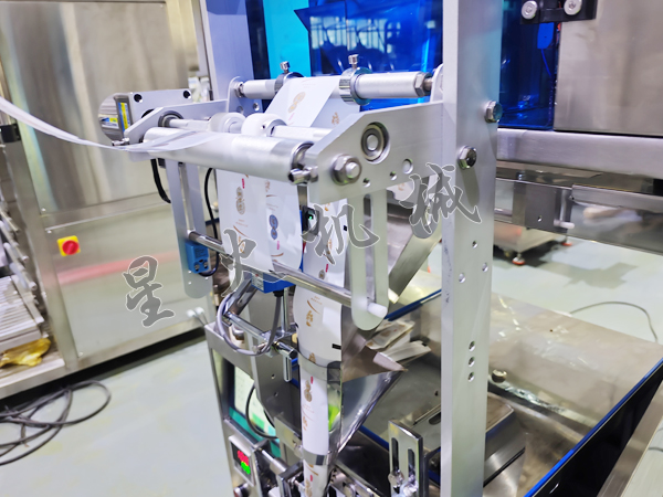 成都立式顆粒食品包裝機(jī)實(shí)拍圖